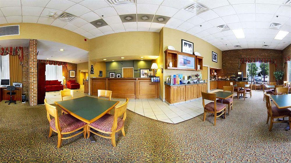 Hampton Inn Norfolk-Naval Base Exterior photo