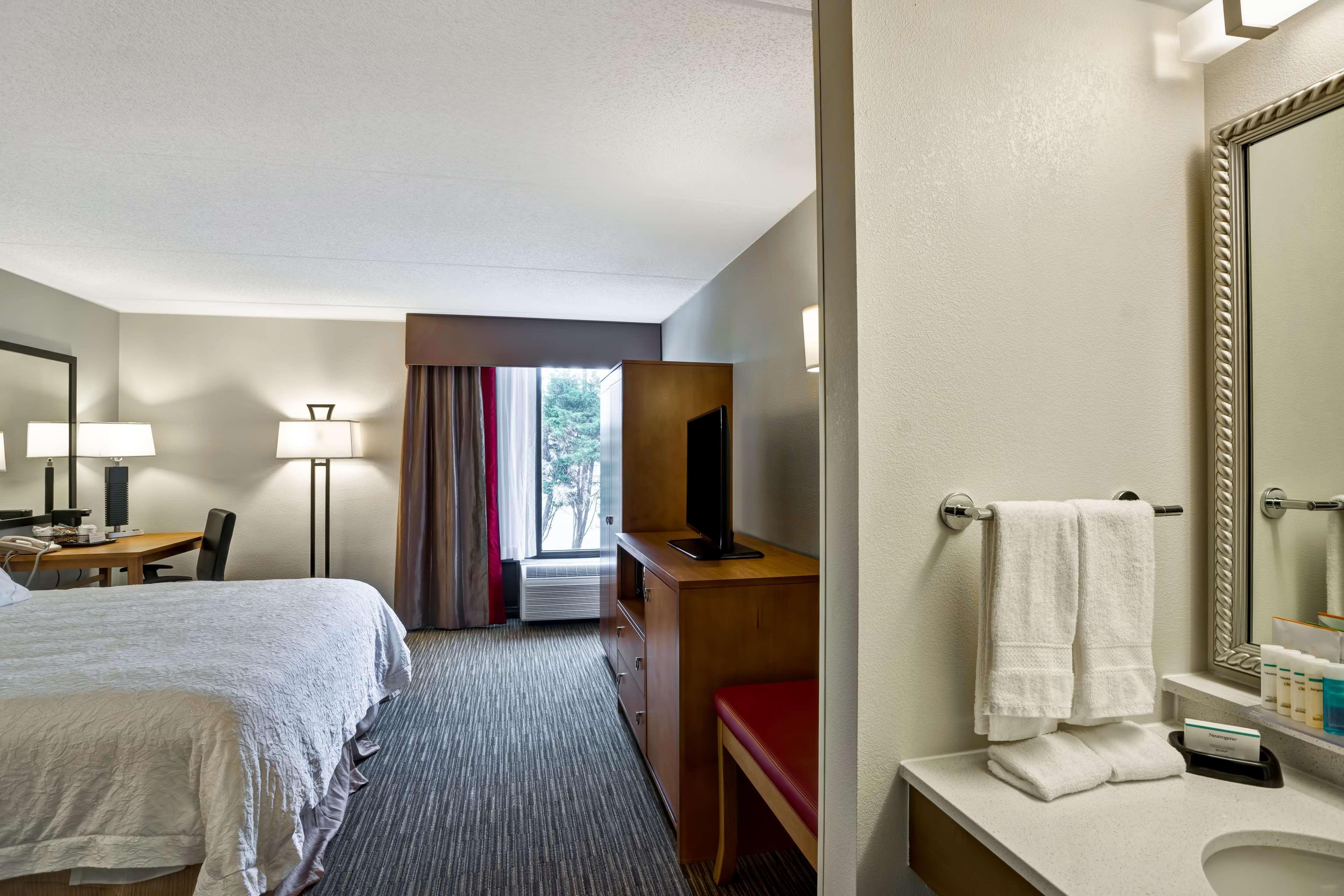 Hampton Inn Norfolk-Naval Base Exterior photo