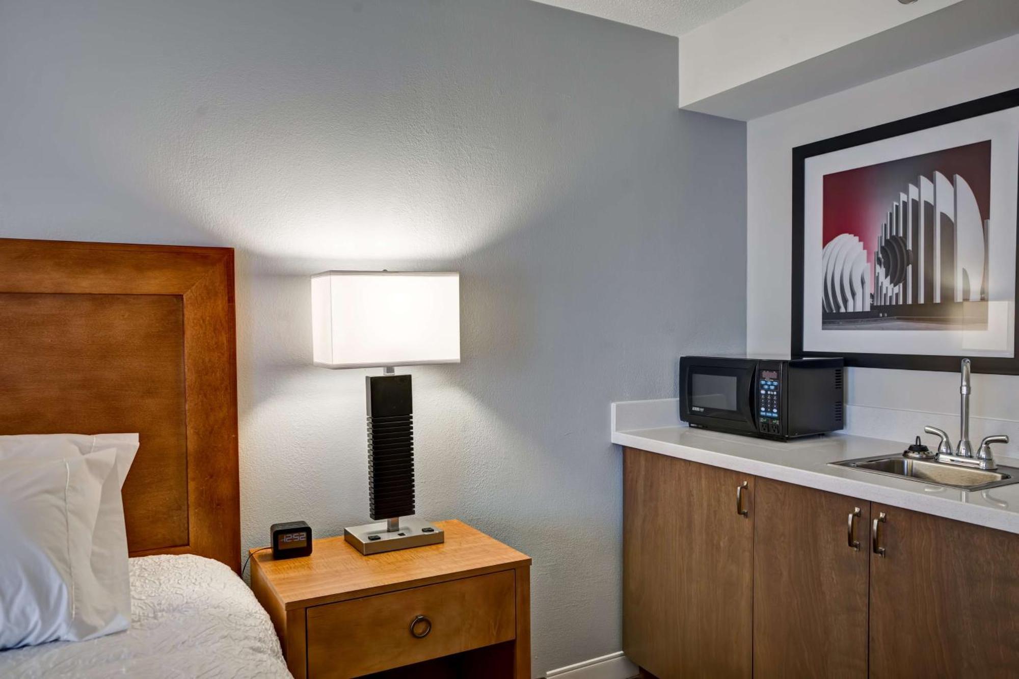 Hampton Inn Norfolk-Naval Base Exterior photo