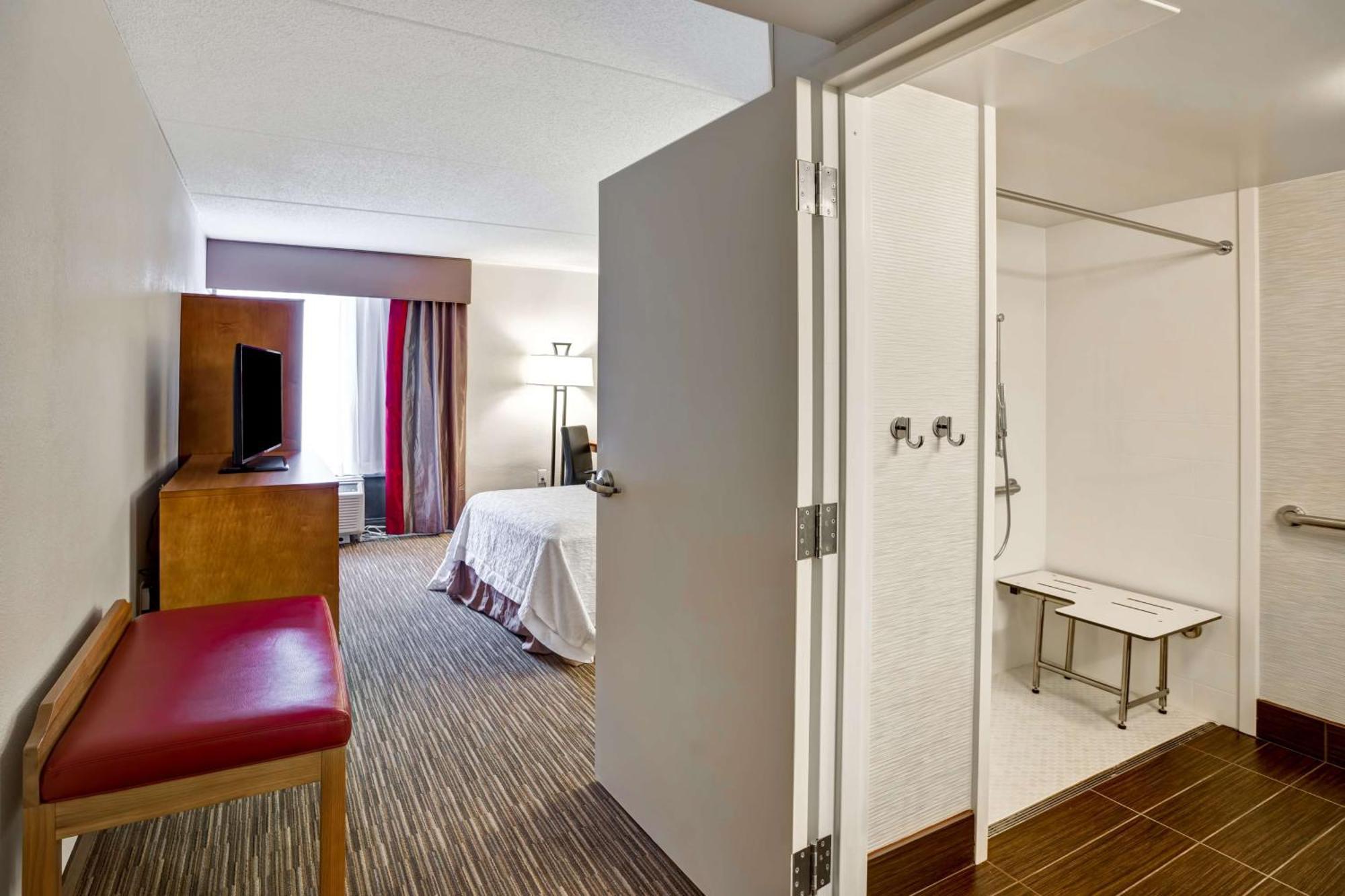 Hampton Inn Norfolk-Naval Base Exterior photo