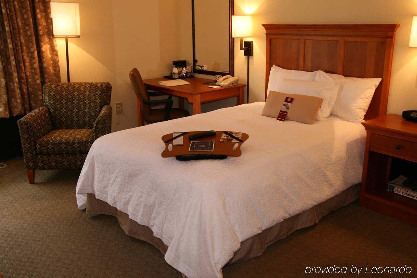 Hampton Inn Norfolk-Naval Base Room photo